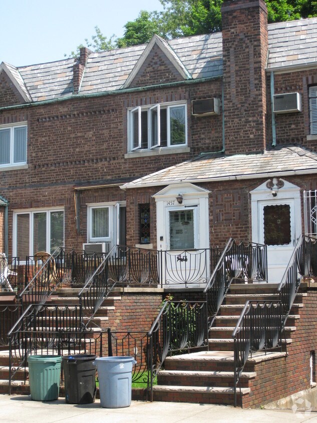 Foto principal - 1457 W 57th St