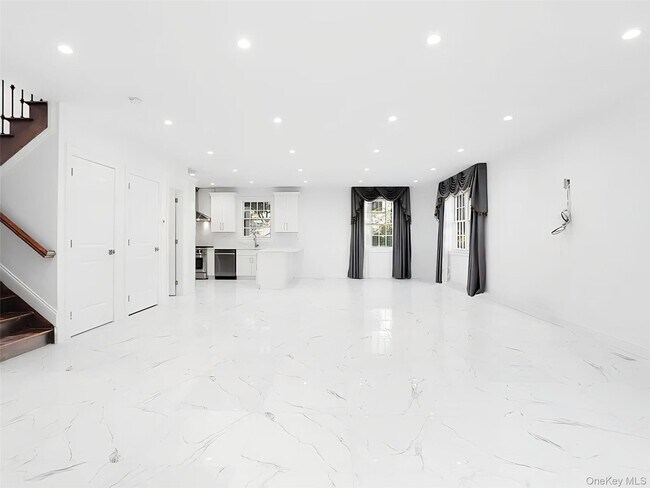 Foto del edificio - 56 Jackson Ave