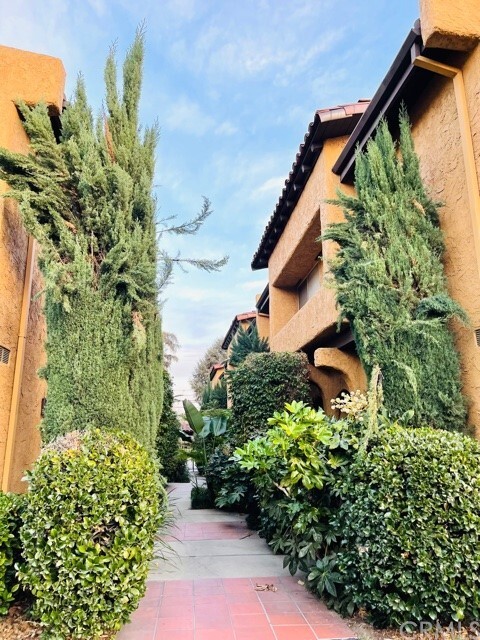Foto del edificio - 1025 Holly Ave