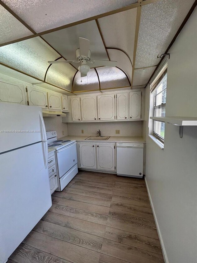 Foto principal - 564 Mansfield M