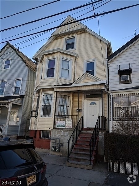 Building Photo - 308 Court St