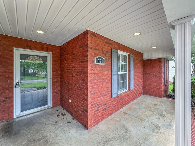 Foto del edificio - Charming Single Level 3-Bedroom South Knox...