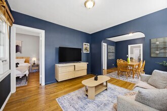 Building Photo - 2121 W 11th St