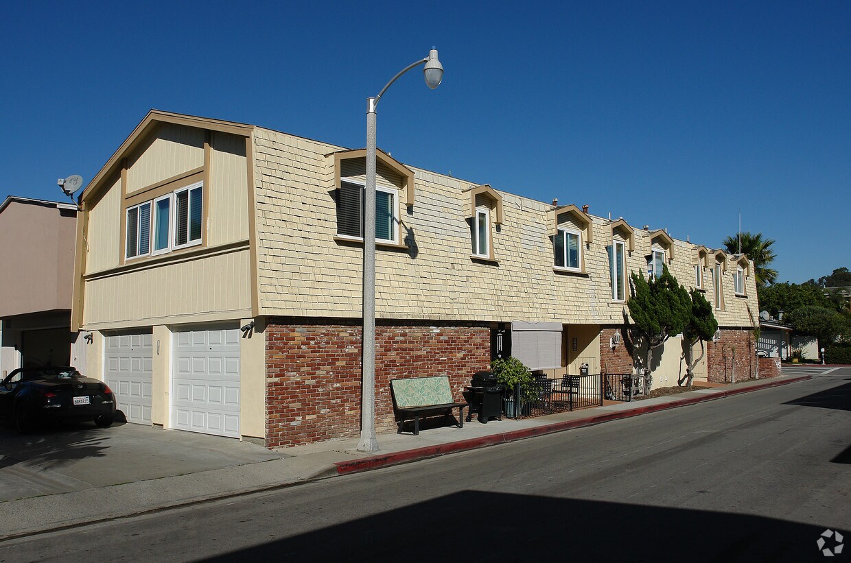 Building Photo - 4901 River Ave