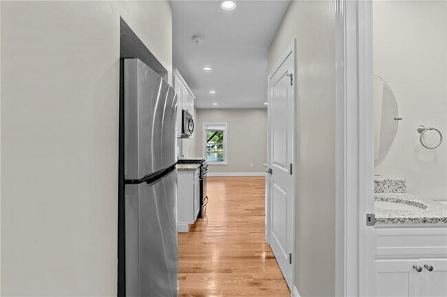 Foto del edificio - 376 Arnolds Neck Dr