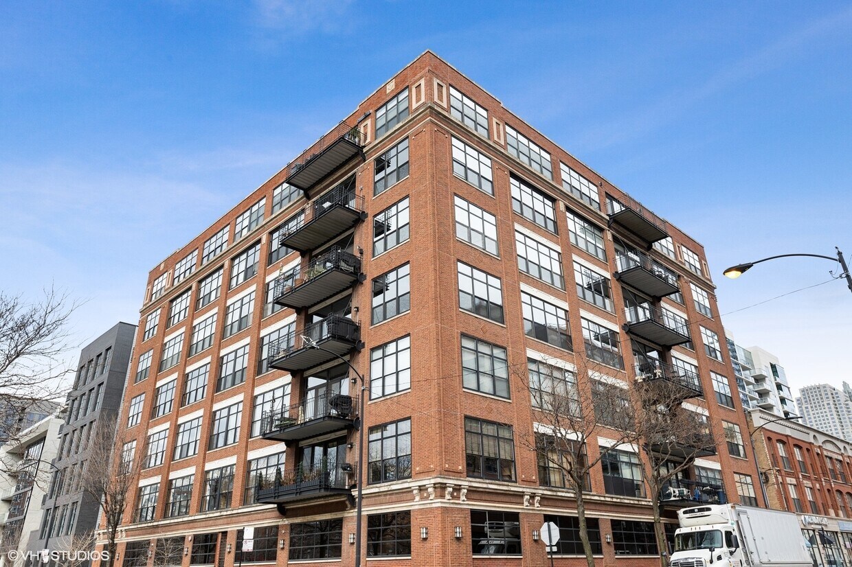 Primary Photo - 850 W Adams St