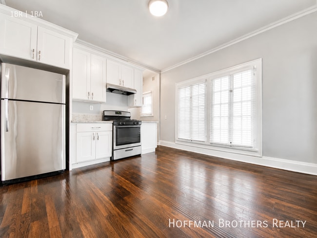 Building Photo - 1834 N Wilton Pl