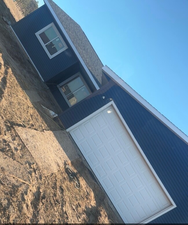 Building Photo - 1115 Olson St