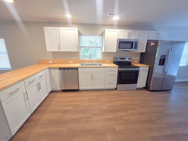 Foto del edificio - 5888 Centerville Rd