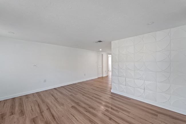 Building Photo - 4526 S Lockwood Ridge Rd