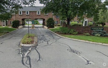 Building Photo - 404 Windsor Dr N