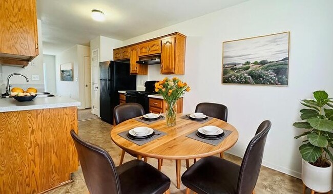 Building Photo - Creekwood Park Townhomes - 3 Bedrooms, 2 Baths, 2-Car Garage — Move-In Ready!