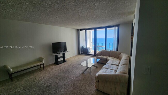 Foto del edificio - 2401 S Ocean Dr