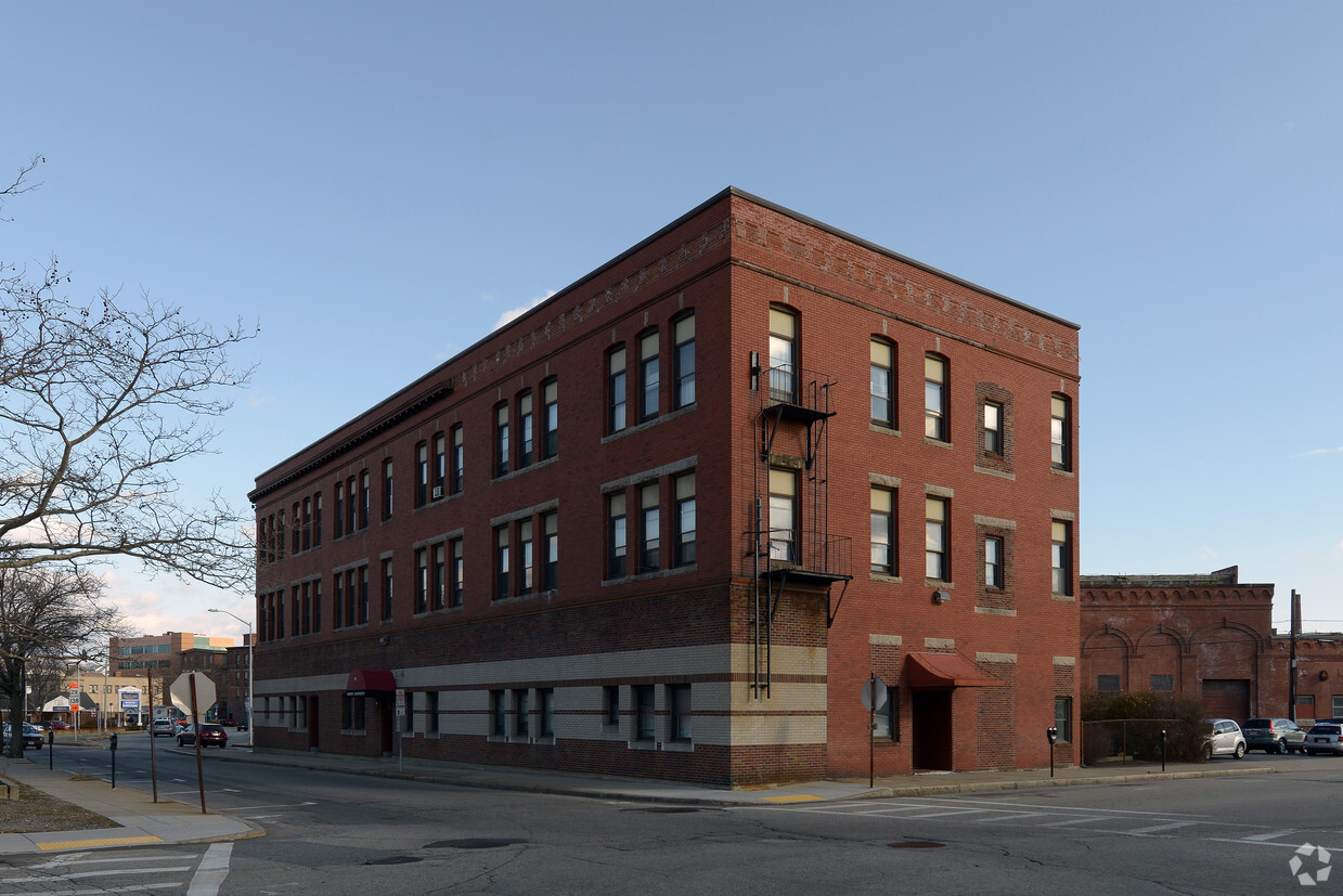 Primary Photo - Borden Street Apartments