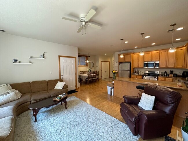 Foto del edificio - 4726 N Winthrop Ave