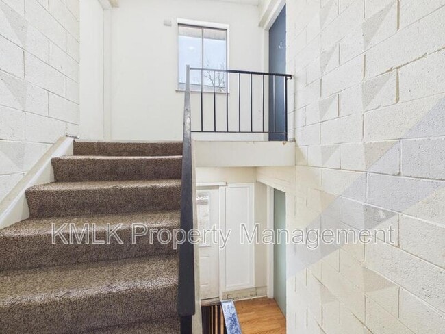 Building Photo - 22 W York St