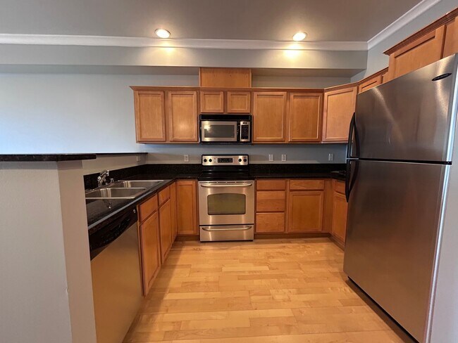 Foto del edificio - 1 Bed, 1 Bath Condo with Bellingham Bay View and parking garage
