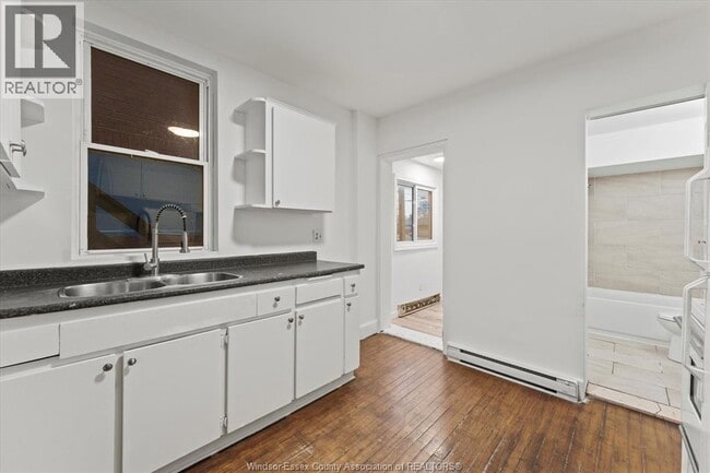 Building Photo - 895 Pillette Rd