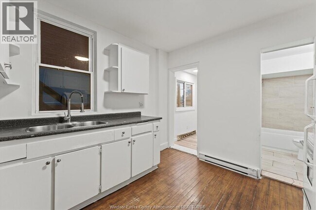 Photo du bâtiment - 895 Pillette Rd