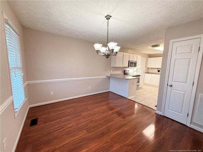 Foto del edificio - 2402 Larwood Dr