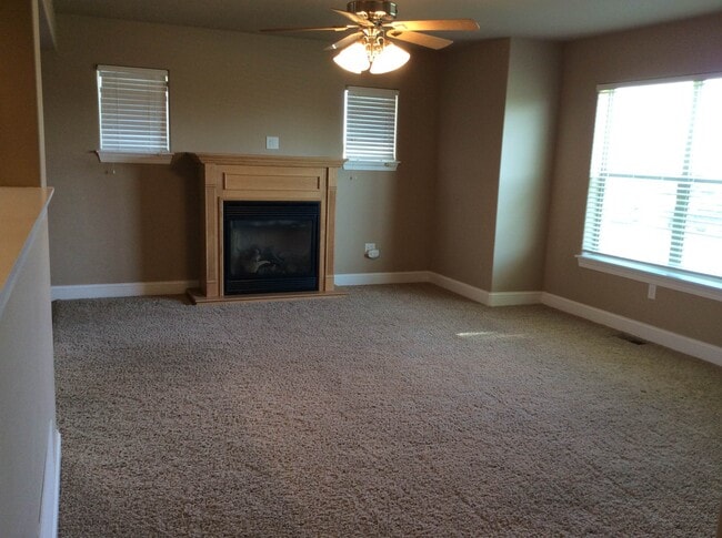 Building Photo - 60 N River Rock Dr