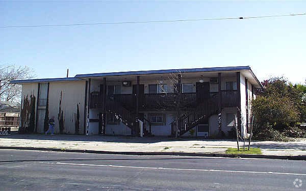 Primary Photo - 1704 N Center St