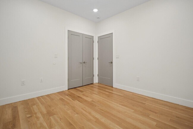 Building Photo - 382 7th St