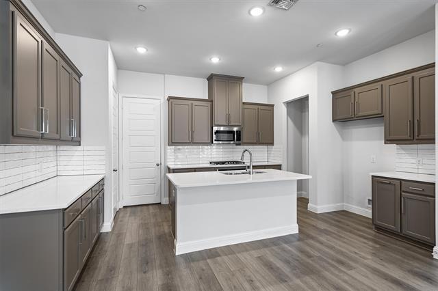 Foto del edificio - 4929 Barcelona Ave