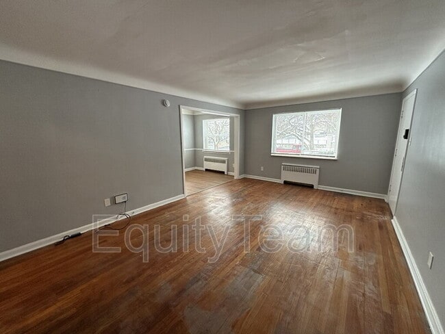 Photo - 5929 Oakwood Ave Apartment