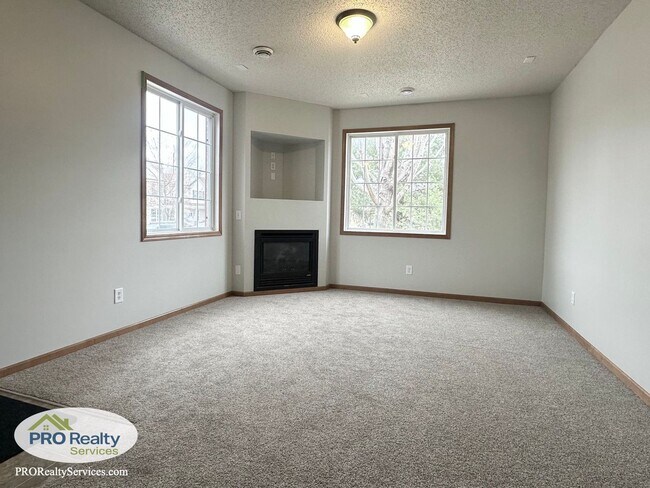 Foto del edificio - Recently Remodeled 3 Bedroom Townhome