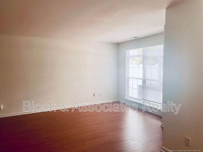 Foto del edificio - 2611 Ivory Run Way