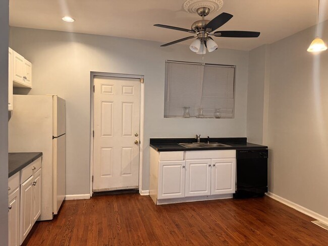 Building Photo - 2833 W 66th St