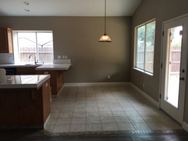 Building Photo - 1007 W Millbrook St