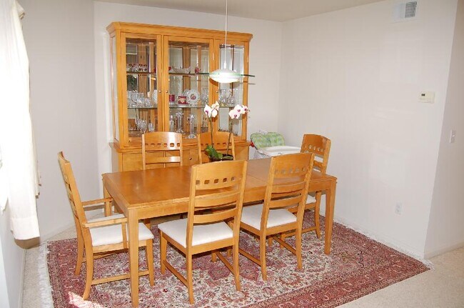 Building Photo - 608 Arcadia Ter