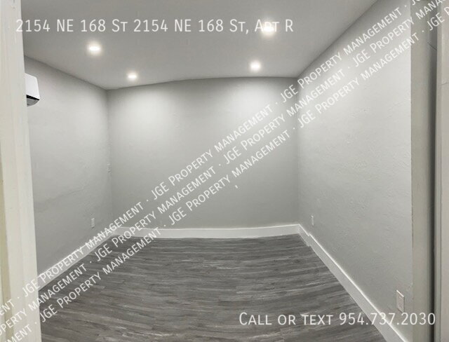 Foto del edificio - 2154 NE 168th St