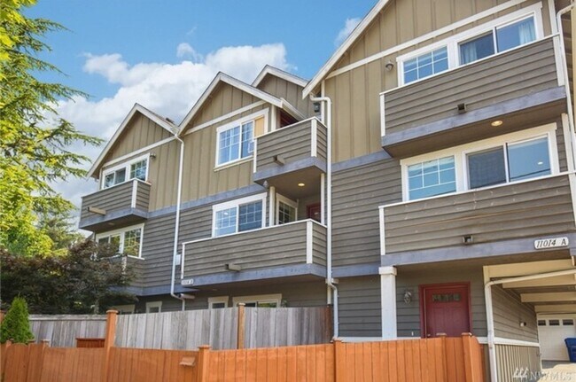 Building Photo - 11014 Greenwood Ave N