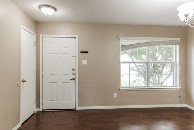 Building Photo - 5410 McKinley Ct