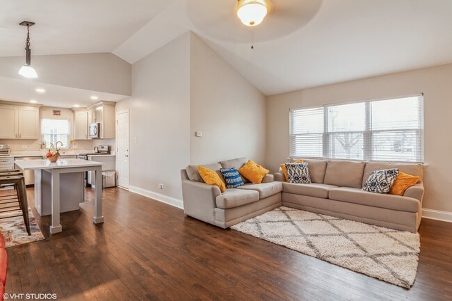 Foto del edificio - 2043 University Dr