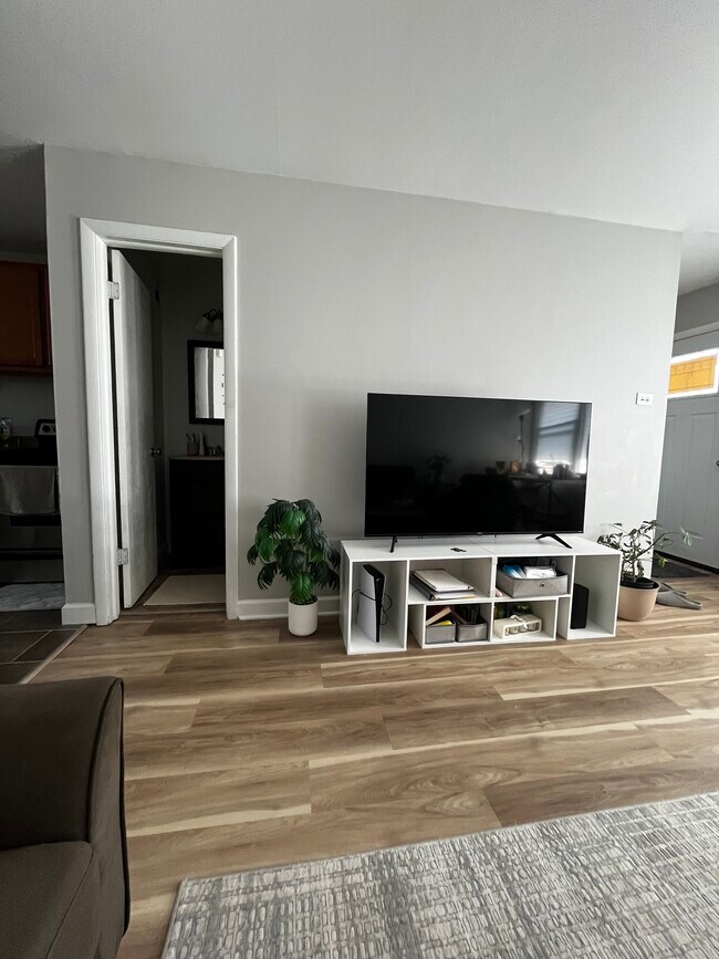 Foto del edificio - 488 E 5th Ct