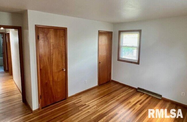 Building Photo - 5620 N Monterey Ct