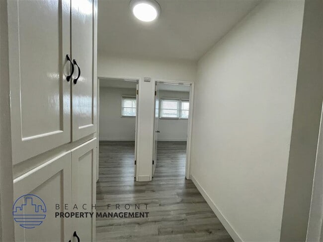 Building Photo - 313 Calle Miramar