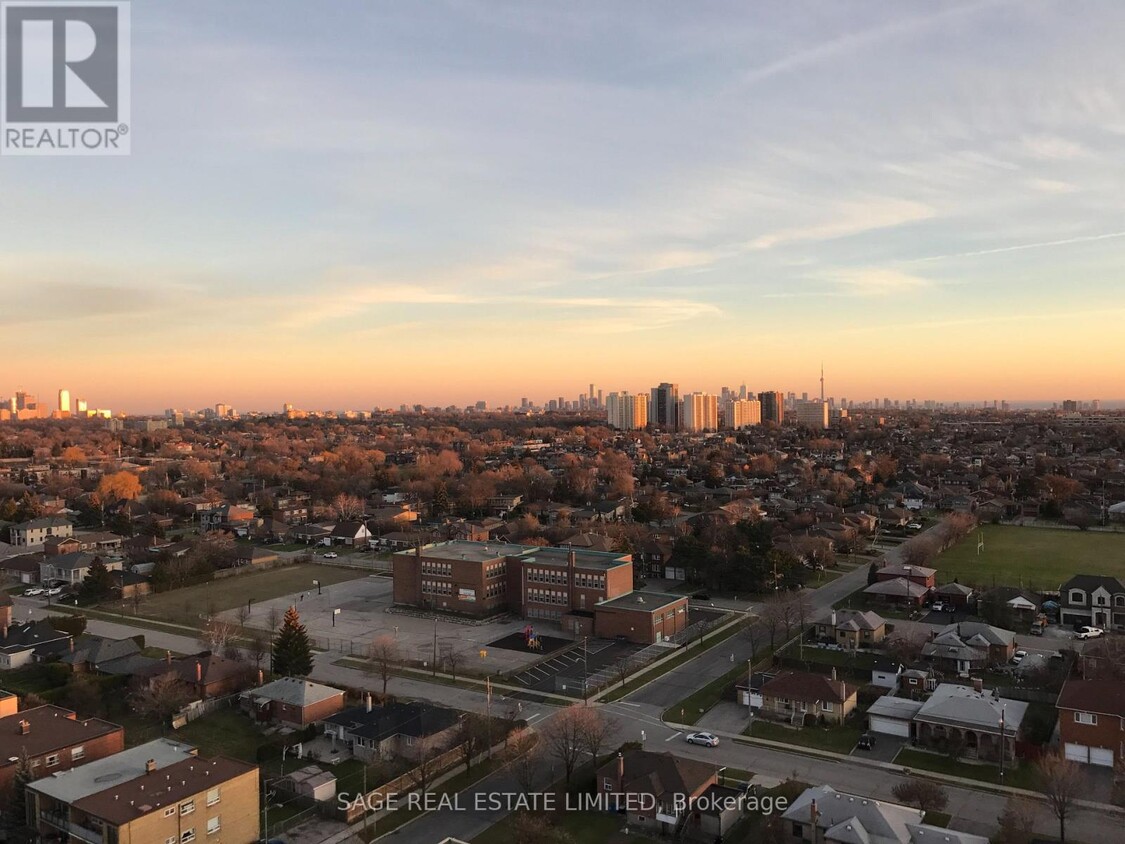 Primary Photo - 800-1800 Lawrence Ave W