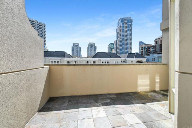Foto del edificio - 650 Columbia St