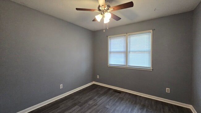 Foto del edificio - 7132 Ashwood Cir