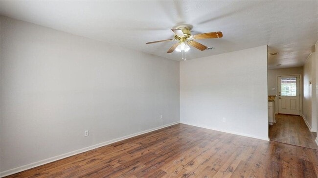Foto del edificio - 412 University Oaks Blvd