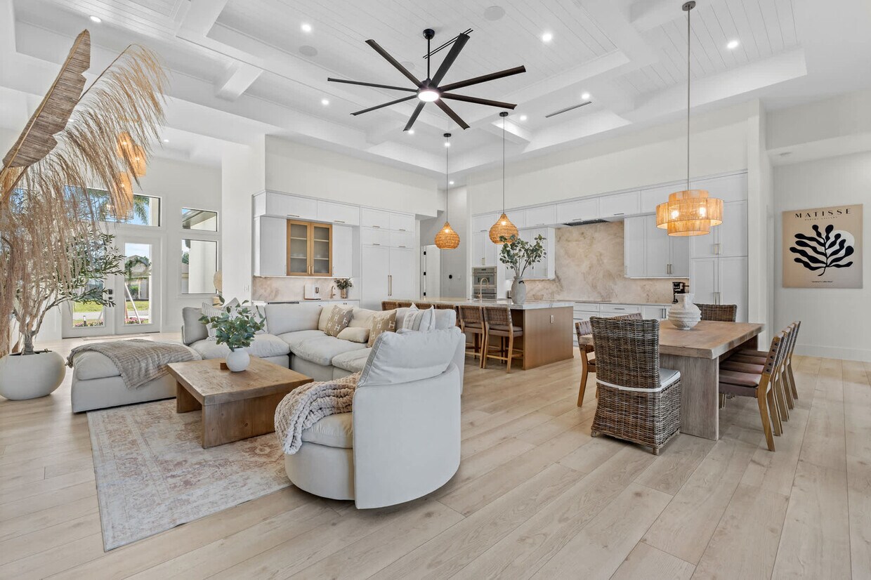 Foto principal - 745 103rd Ave N