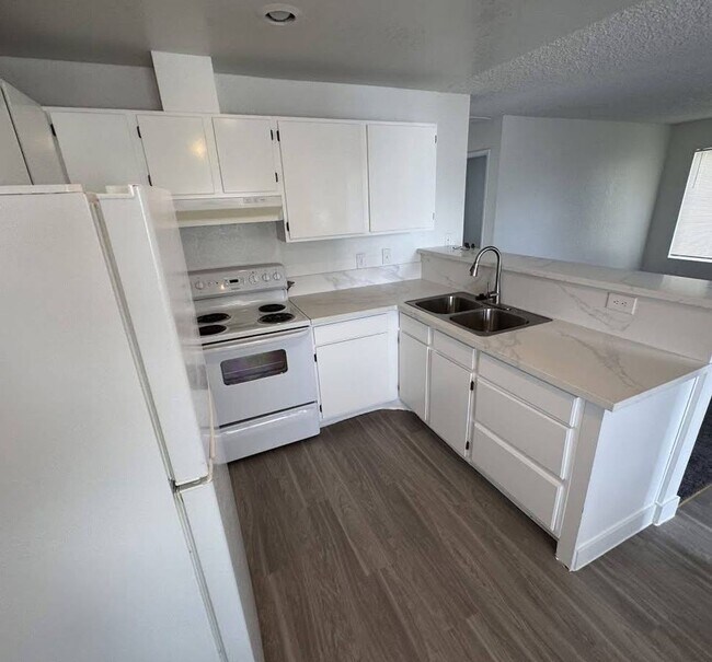Foto del edificio - Beautifully Remodeled Upstairs Unit with Modern Upgrades!