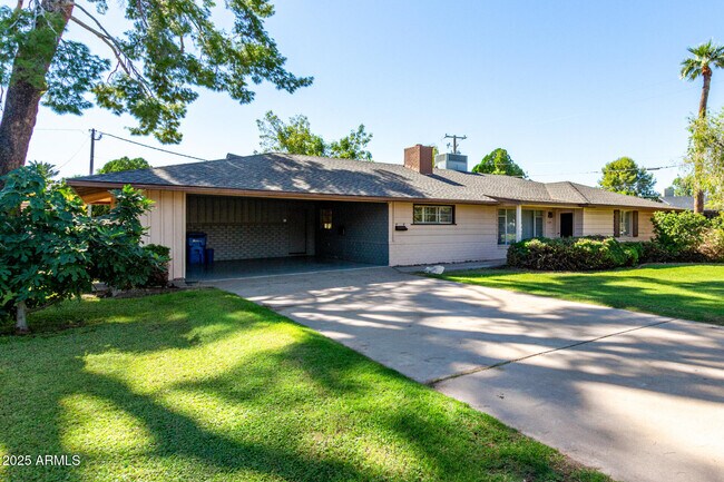 Foto del edificio - 1339 E Luke Ave