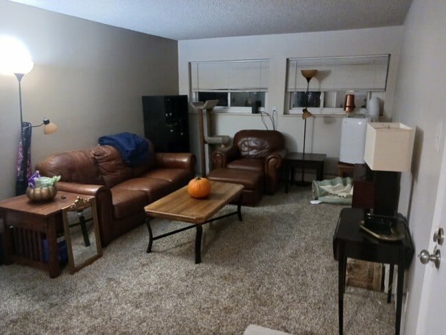 Building Photo - 451 Golden Cir