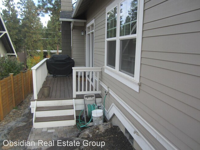 Foto del edificio - 3 br, 2.5 bath House - 2397 NW DROUILLARD AVE